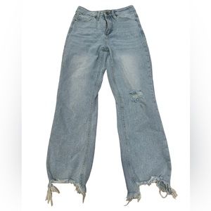 Light blue wash Fashion Nova ankle jeans. Size 5